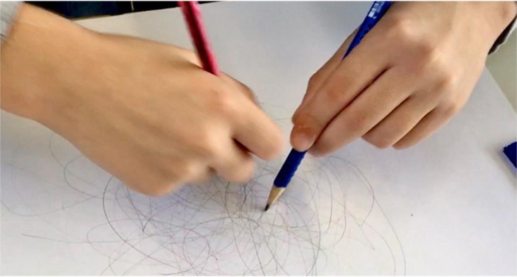 Kinder malen Linien