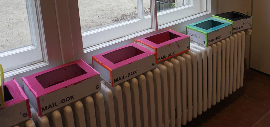 Energieboxen bunte Boxen aus Pappe